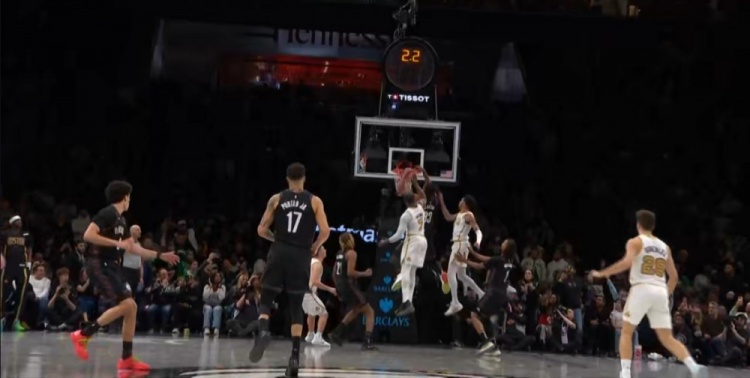 世界杯官网app下载-要进加时了！小波特干拔三分不中 克拉克斯顿冲击飞天补扣扳平！