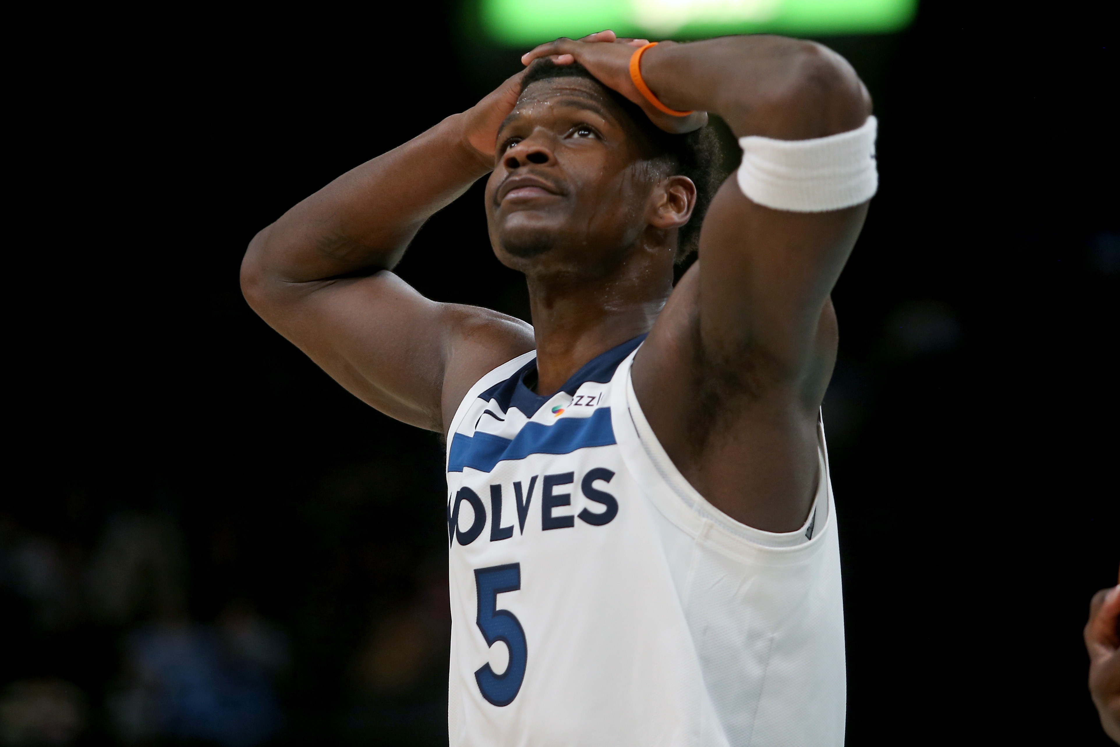 世界杯高清播放平台-毫无状态！爱德华兹15中3&amp;三分球7中0仅拿8分2板3助2断1帽